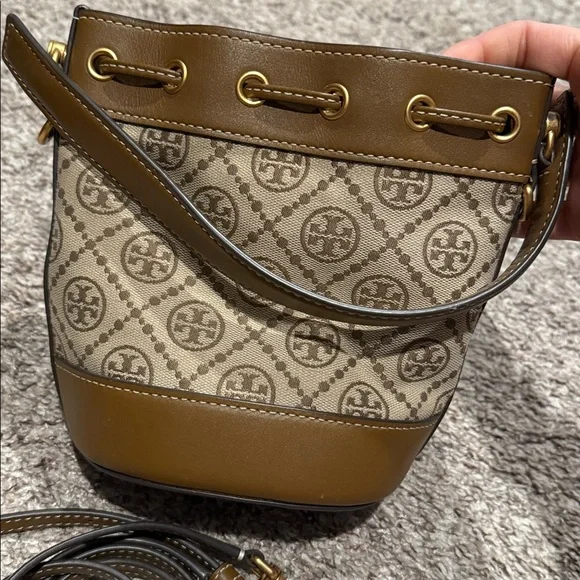 Tory Burch monogram crossbody bag - Picture 3 of 5